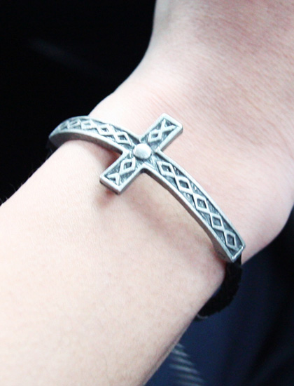 twist cross bracelet ; bk [ 3color / free size ] 꽈배기 십자가 팔찌